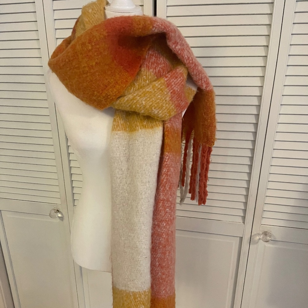 Cozy fringed scarf